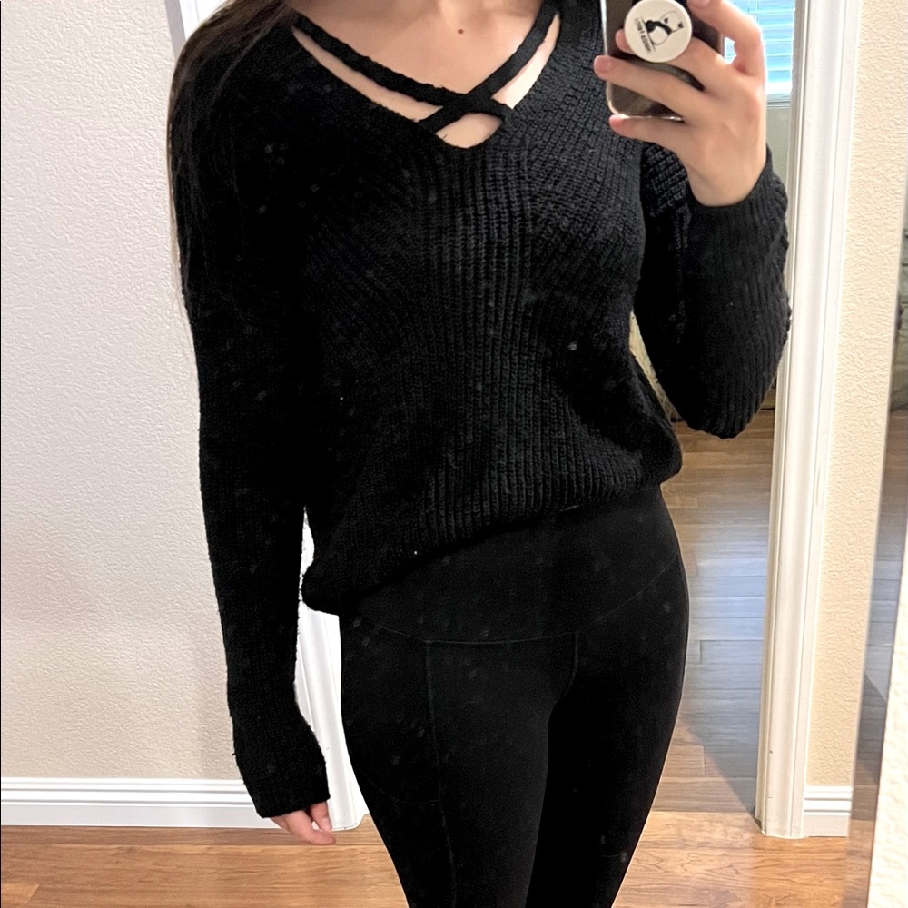 Full Tilt Tilly’s sweater; color: black